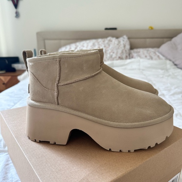 Ugg - Picture 2 of 4